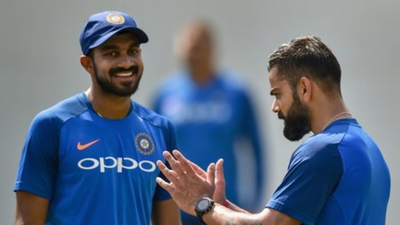 Vijay shankar and virat kohli.jpg