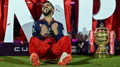 Virat kohli 1605 rcb.jpg
