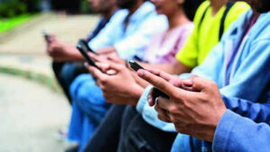 Digital 20 access to mobiles up but not empowerment.jpg