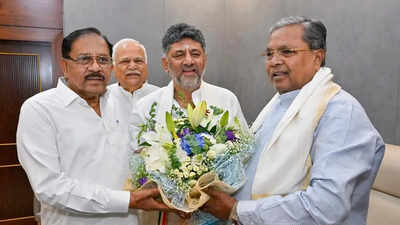 Dk shivakumar meets siddaramaiah.jpg