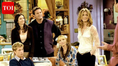Jennifer aniston reflects on brad pitts iconic friends cameo during reunion chat with lisa kudrow.jpg
