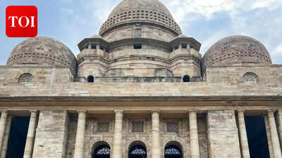 Nagpur chief justice of bombay high court alok aradhe poses for a photograph wi.jpg